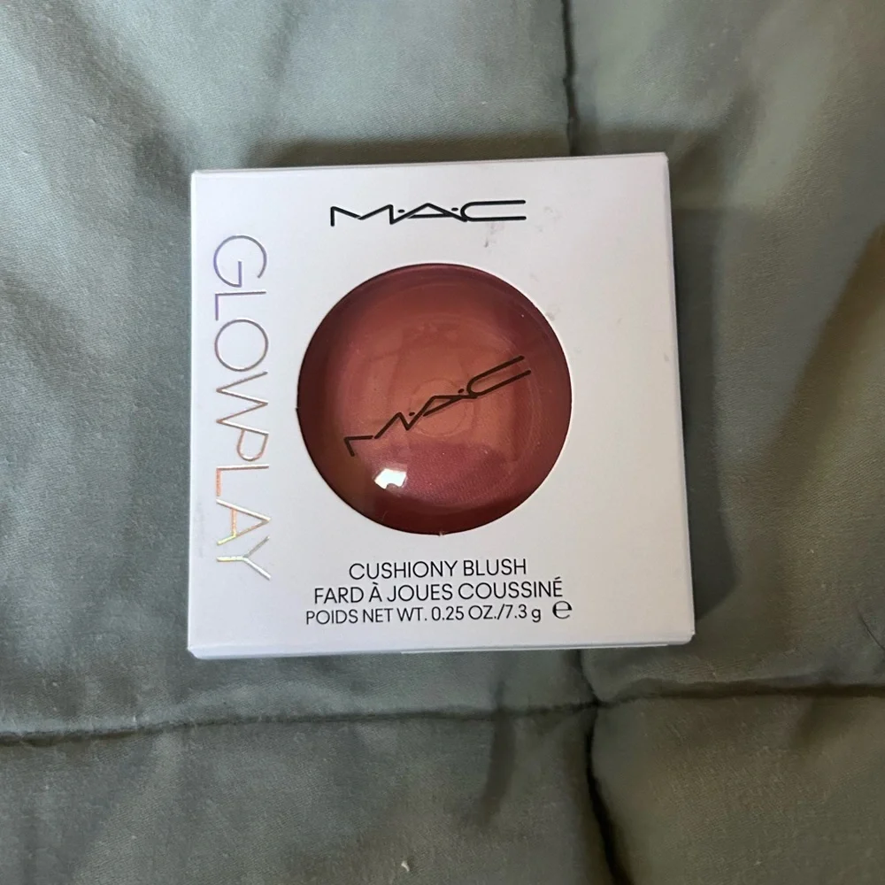 MAC Cosmetics Glow Play Cushiony Blush in Cheer Up